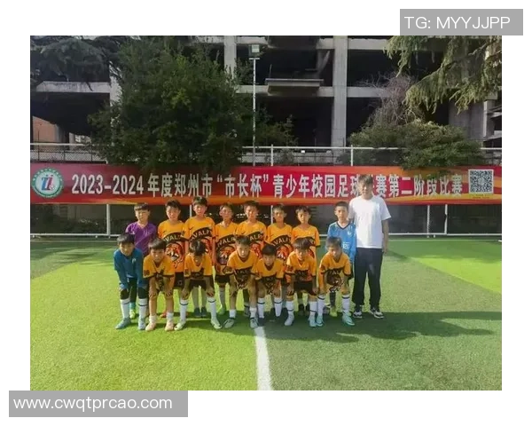 郑州二中足球队奋勇拼搏展现青春风采助力校园文化建设与体育精神传承